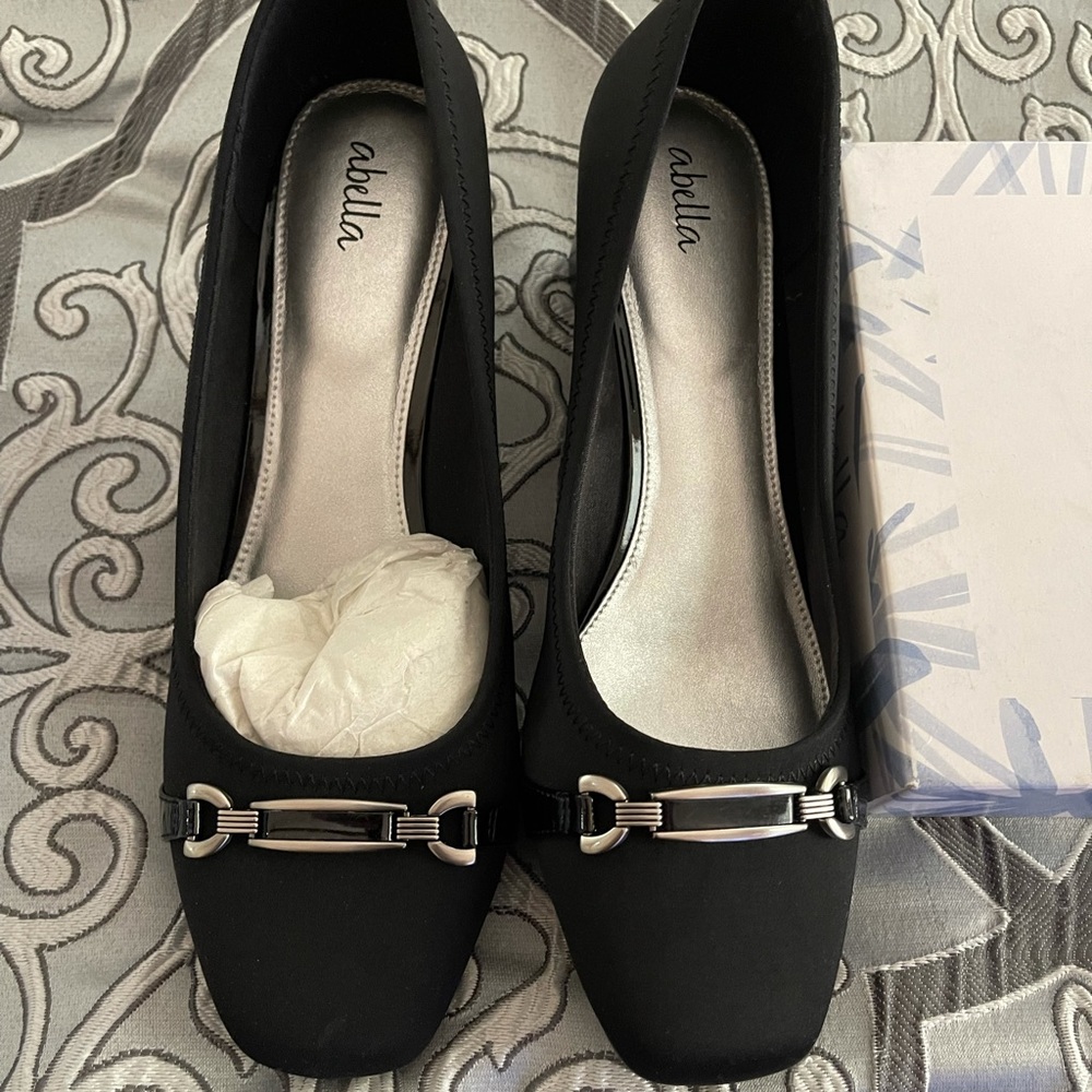 Black platform wedge style with buckle in 10W-NEW